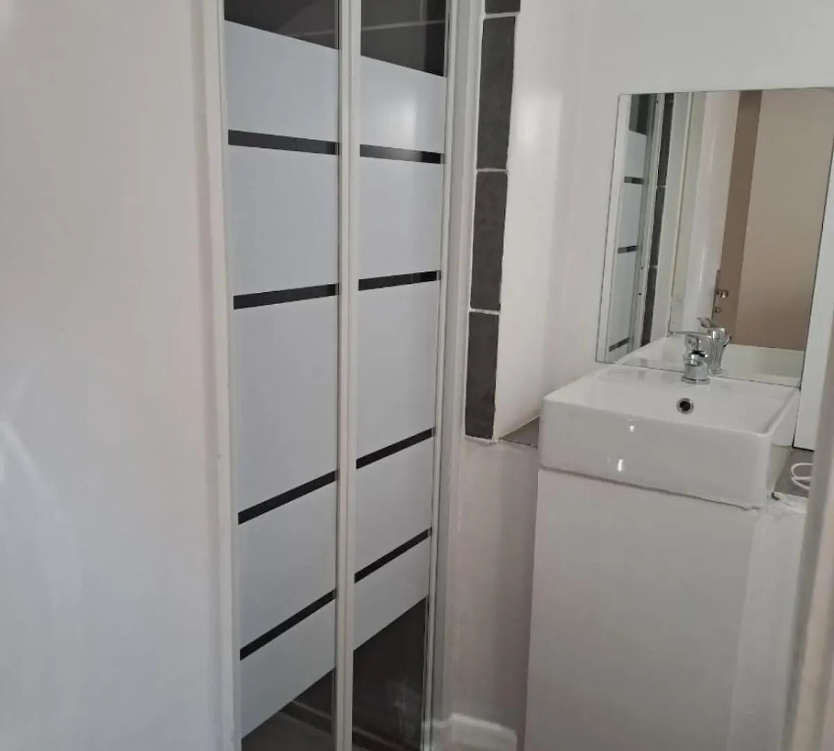 Apartment Budgetbnb 195B, Studette Porte D 'Italie Popular Street Toulon France